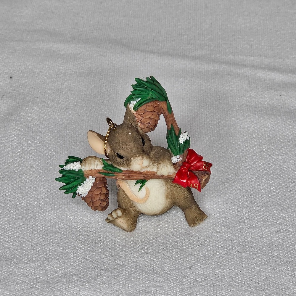 Charming Tails‎ Fitz and Floyd Pine Cone Predicament Mouse Ornament 1998 86/659
